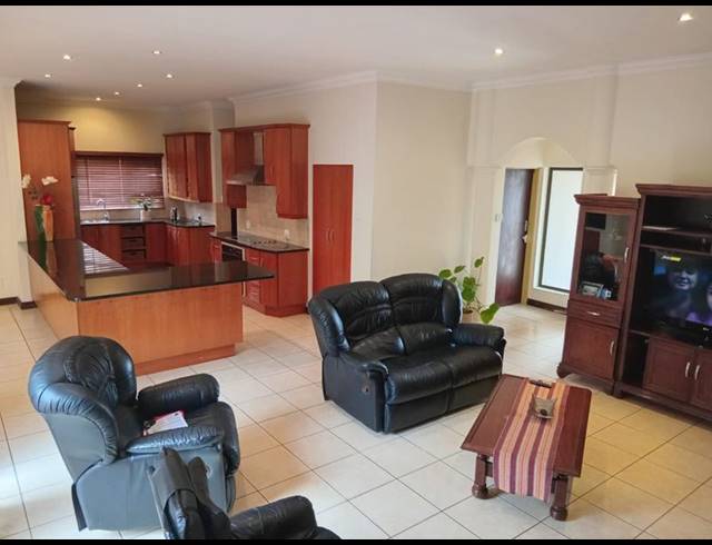 4 BEDROOM HOUSE FOR SALE IN WIERDA PARK